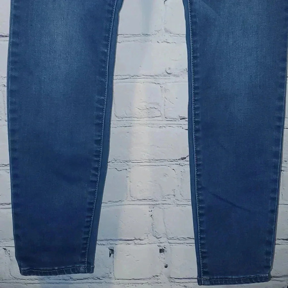 Refuge Jeans Womens Size 6 Denim 3 Button Closure High Waisted Skinny Leg - Picture 3 of 8